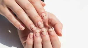 Thin Line Minimal Nails