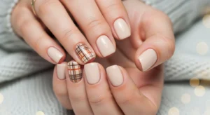 Plaid accent nail ideas for Thanksgiving nails