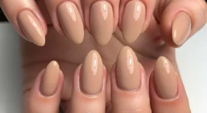 warm nude short nails simple look