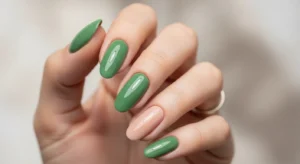 green nude nails