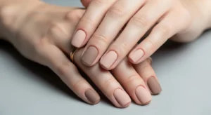 matte nude short nails minimal modern everyday manicure idea