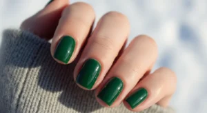  dark green nails