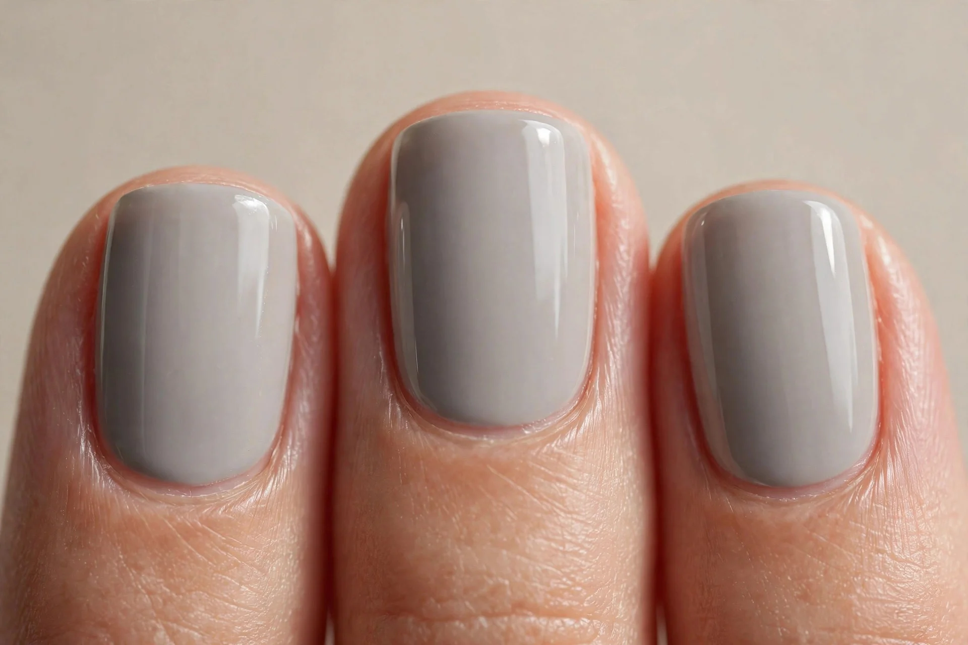 short square nails, flat dove-grey cr&egrave;me polish, glossy gel finish