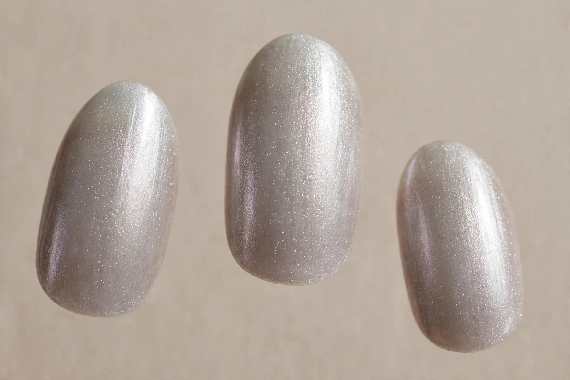 almond nails, silvery pearl-grey shimmer, soft luminous glow