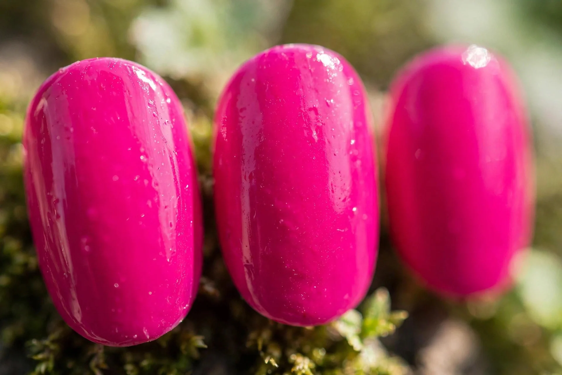 Hot fuchsia bright polish, short oval nails