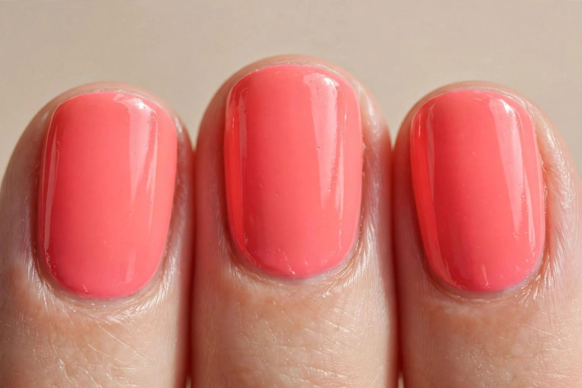 coral-neon crème, short rounded nails, glow